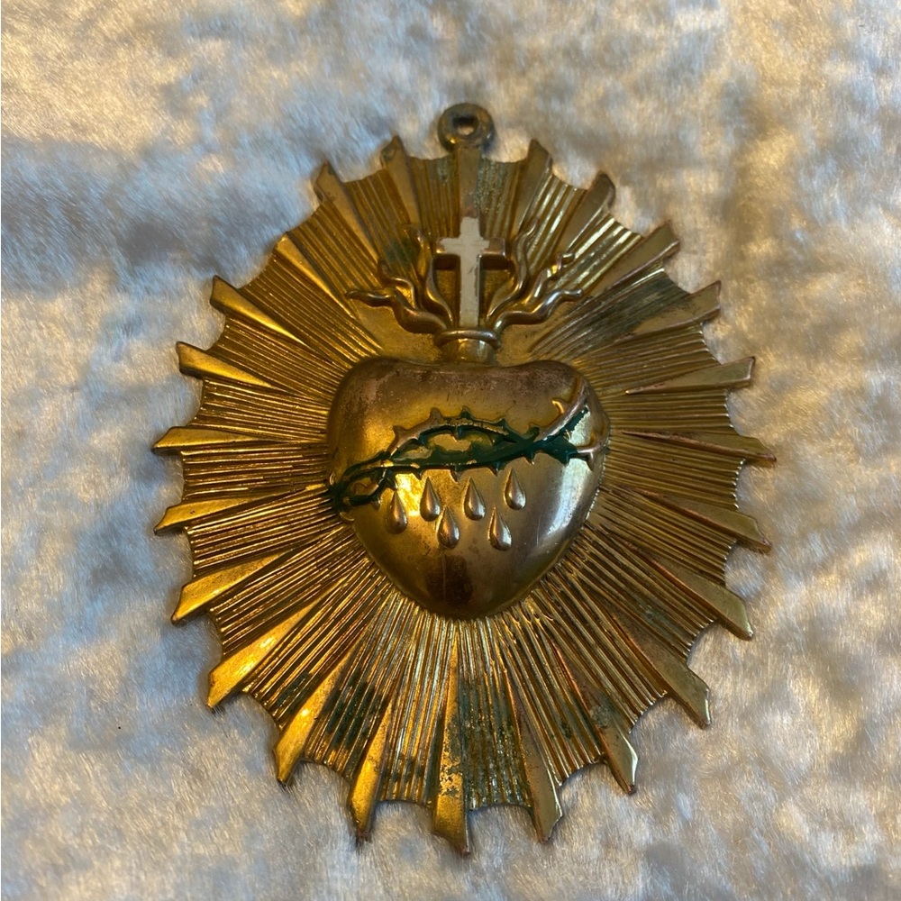 ☘️Large Antique French Sacred Bleeding Heart Medal